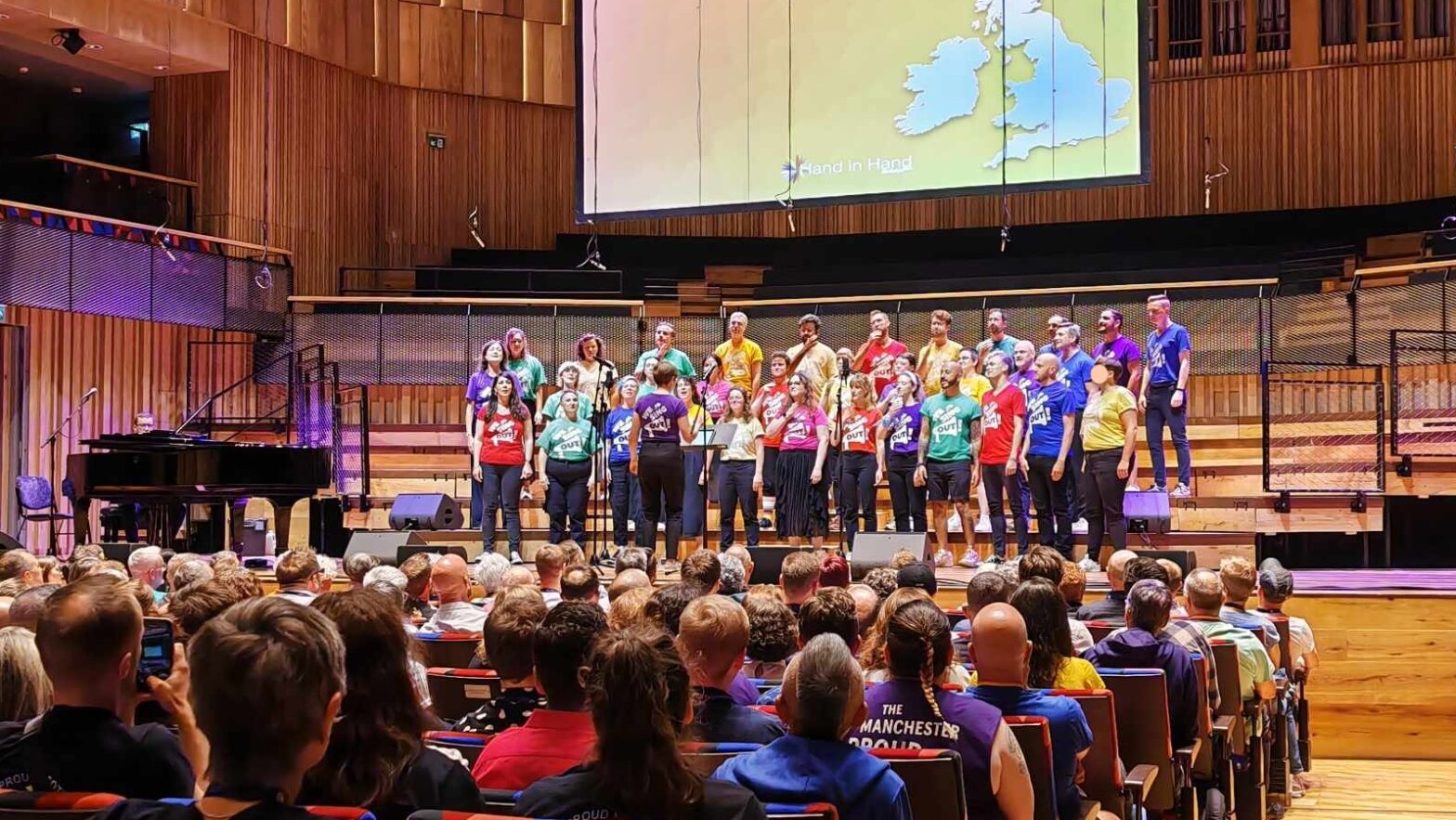 Hand in Hand : Sing Out Brussels! se joint à plus de 40 chorales LGBTQI+ à Bristol